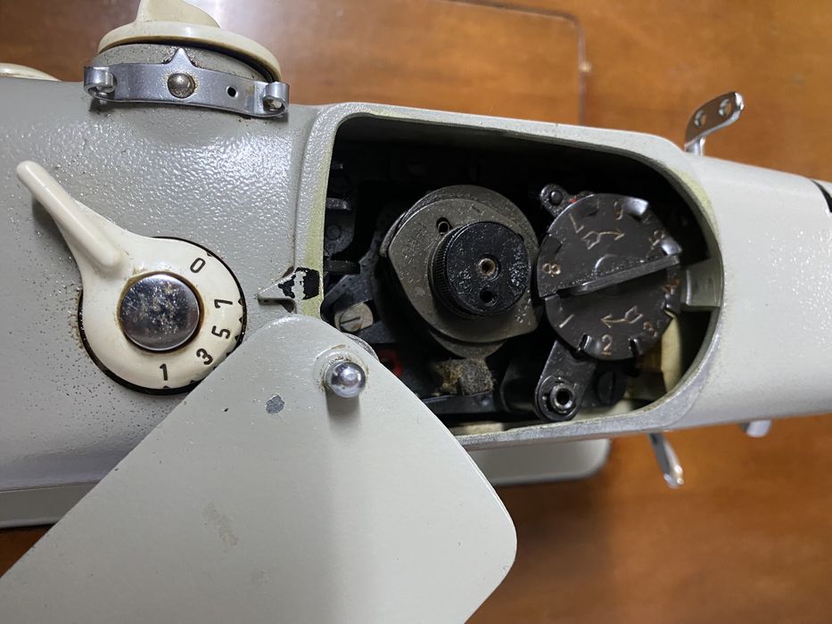 Maquina Costura PFAFF 260 automatica