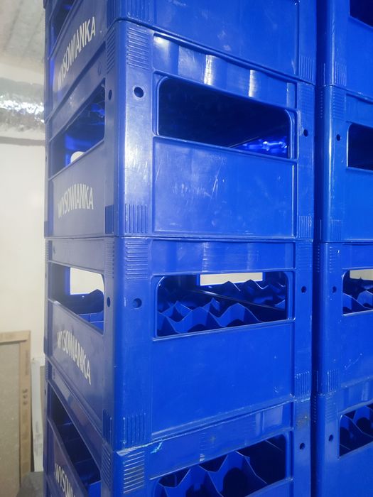 Skrzynki plastikowe na butelki o pojemności 0,33 L