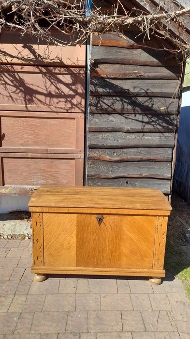 Skrzynia w stylu rustykalnym , fornirowana