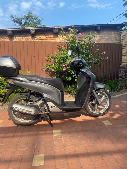 Продам скутер Хонда sh 125