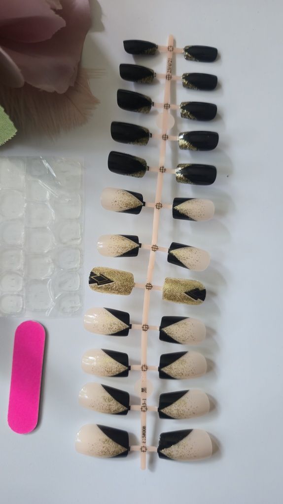 Zestaw Sztucznych Paznokci Czarno Złoty Manicure