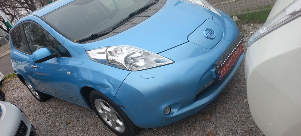 Ниссан       Leaf