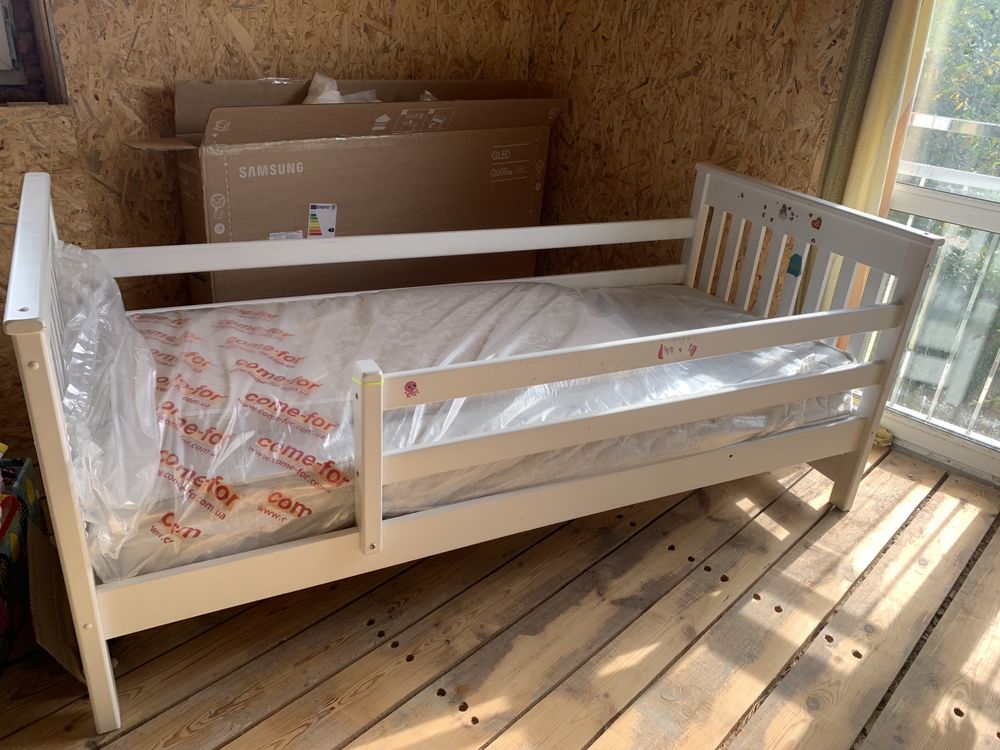 Ліжко на ламелях 190*80 дерево. з матрасом та двома ящиками