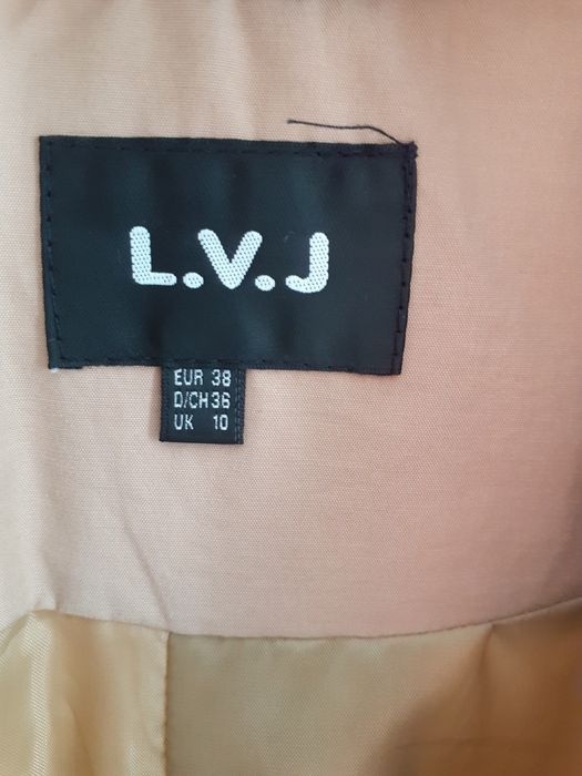 Продам тренч бежевый