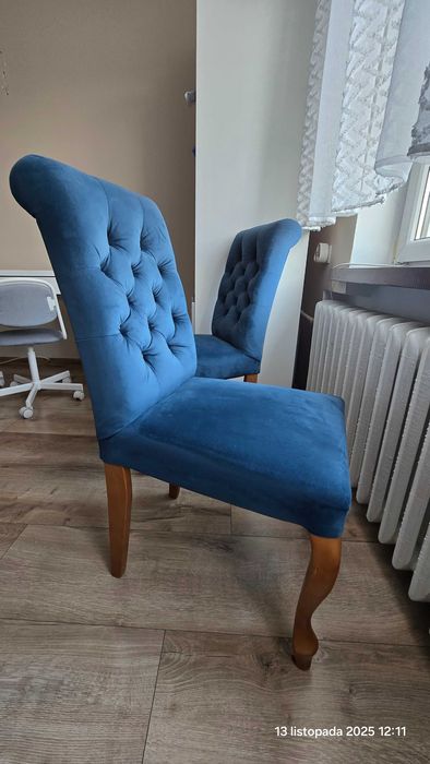 Krzesła pikowane, welurowe z kołatką