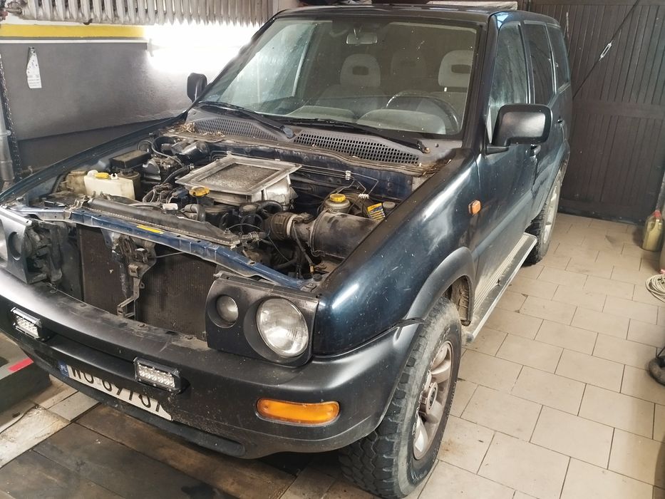 Nissan Terrano Ford maverick 2.7 silnik części