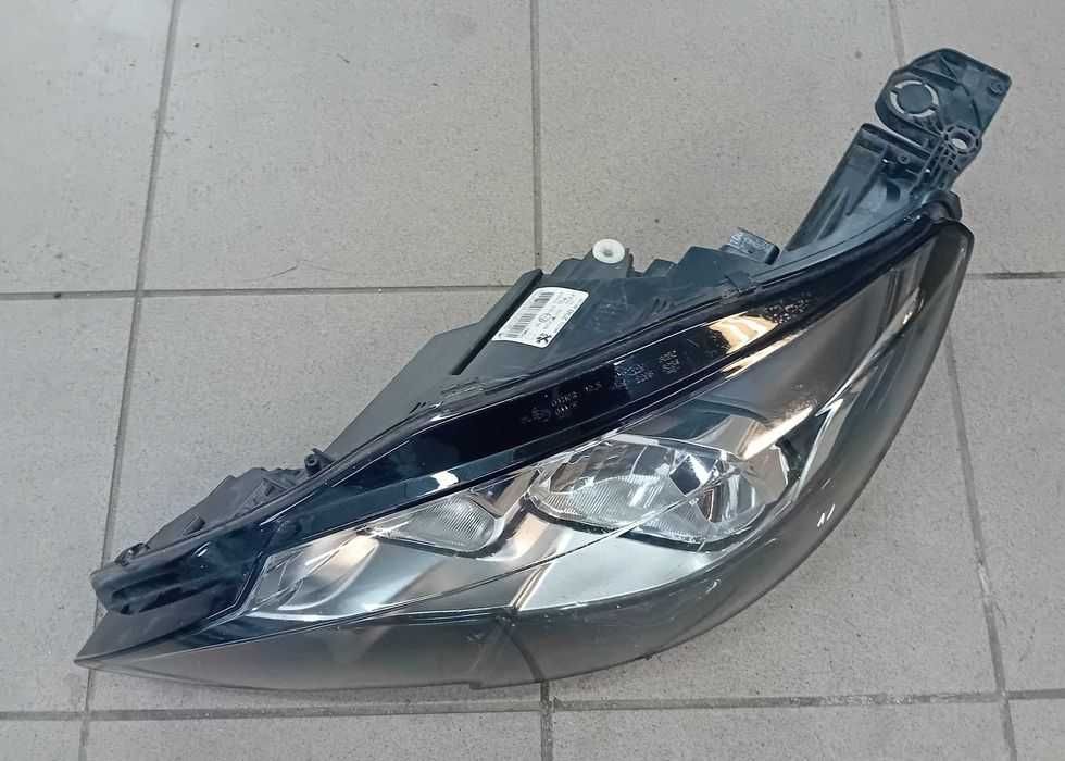 Peugeot 308 T9 reflektor, lampa lewy przód.