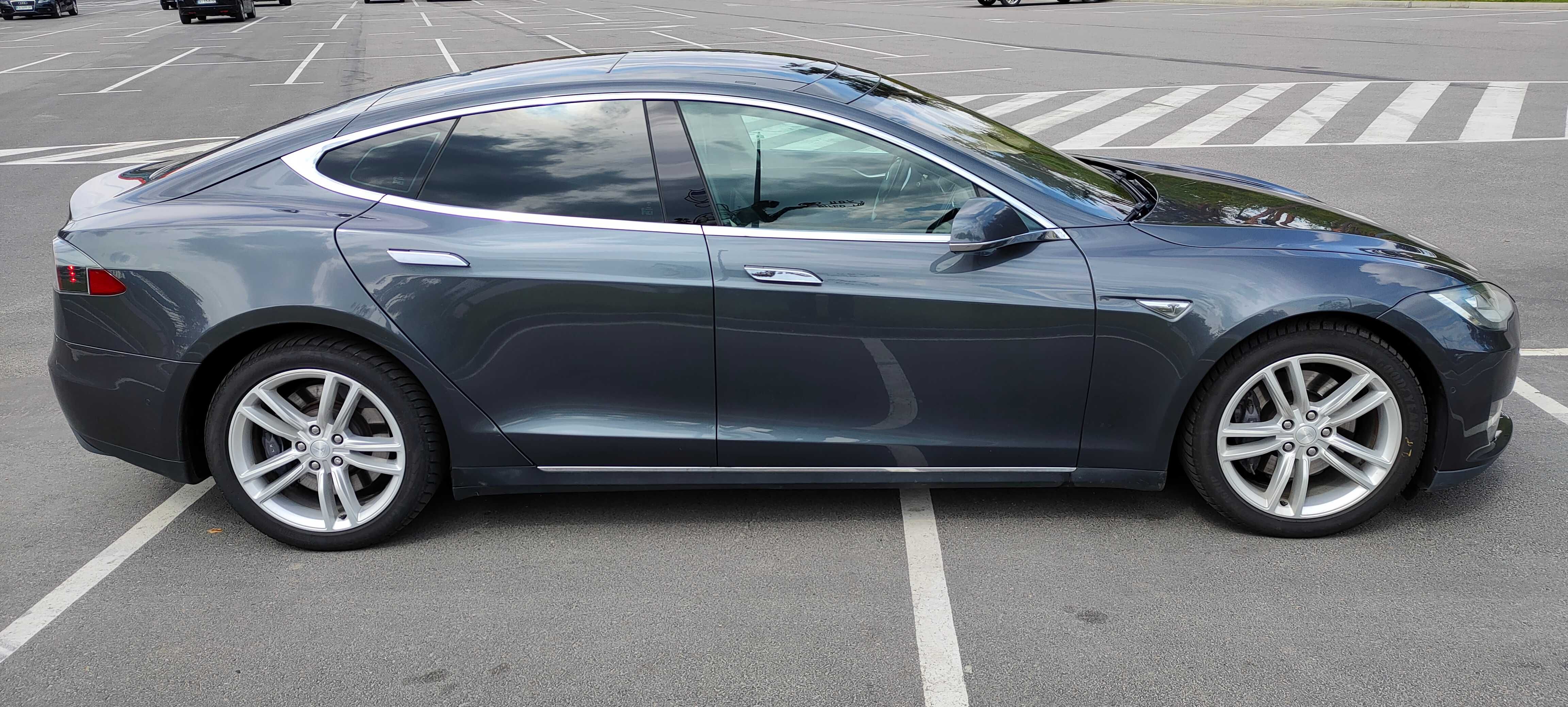 Tesla Model S 90D 2015