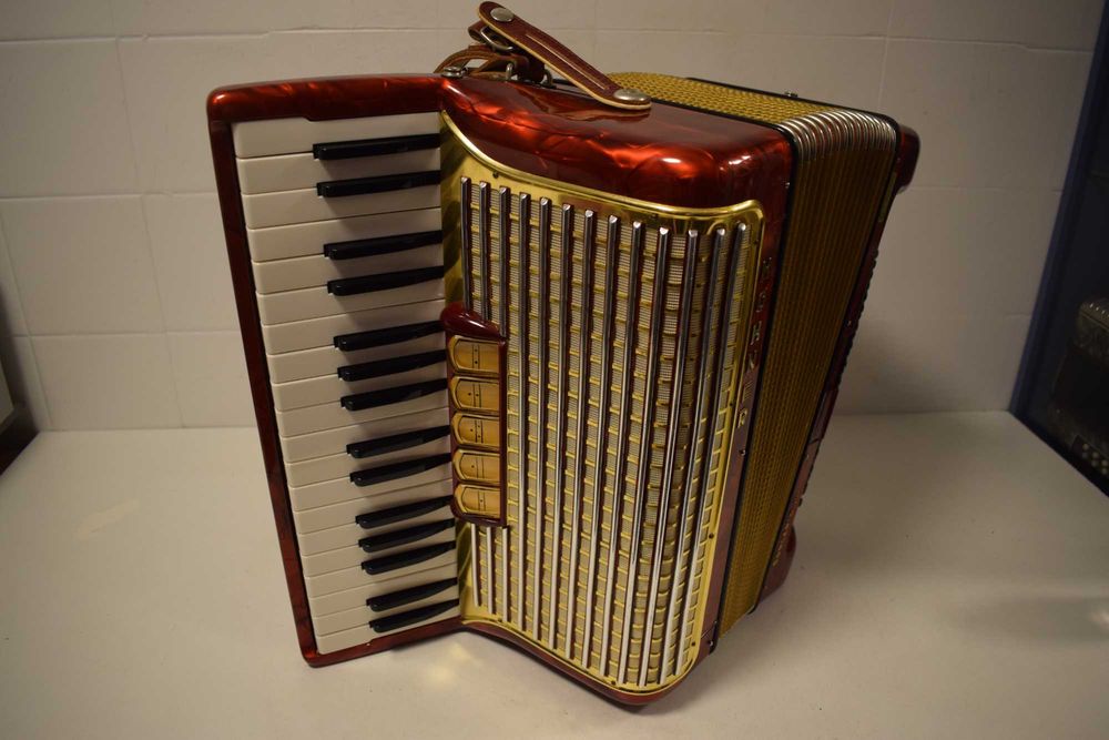 Acordea Hohner Concerto III 3 voz 72 Baixos, N .330