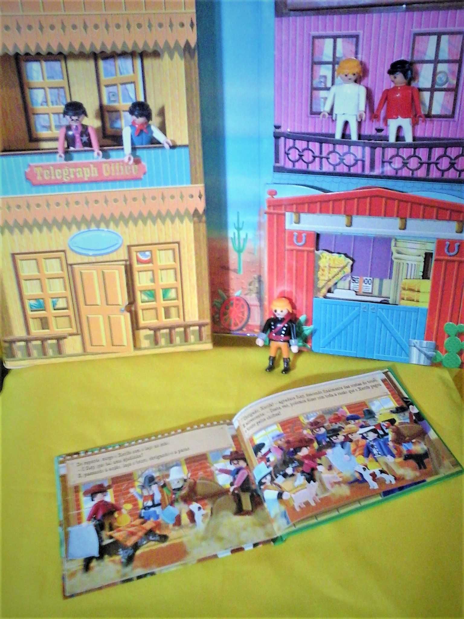 Livros Playmobil, 1 cidade 3 Dimensões, 1 Livro d Histórias, 5 Figuras