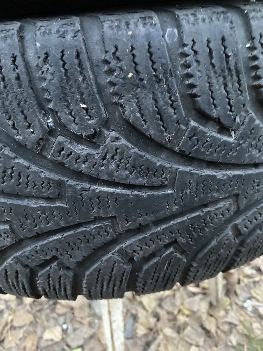 Продам комплект резини зима 215 65 16
