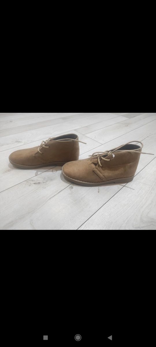 Zamszowe buty wizytowe Primark