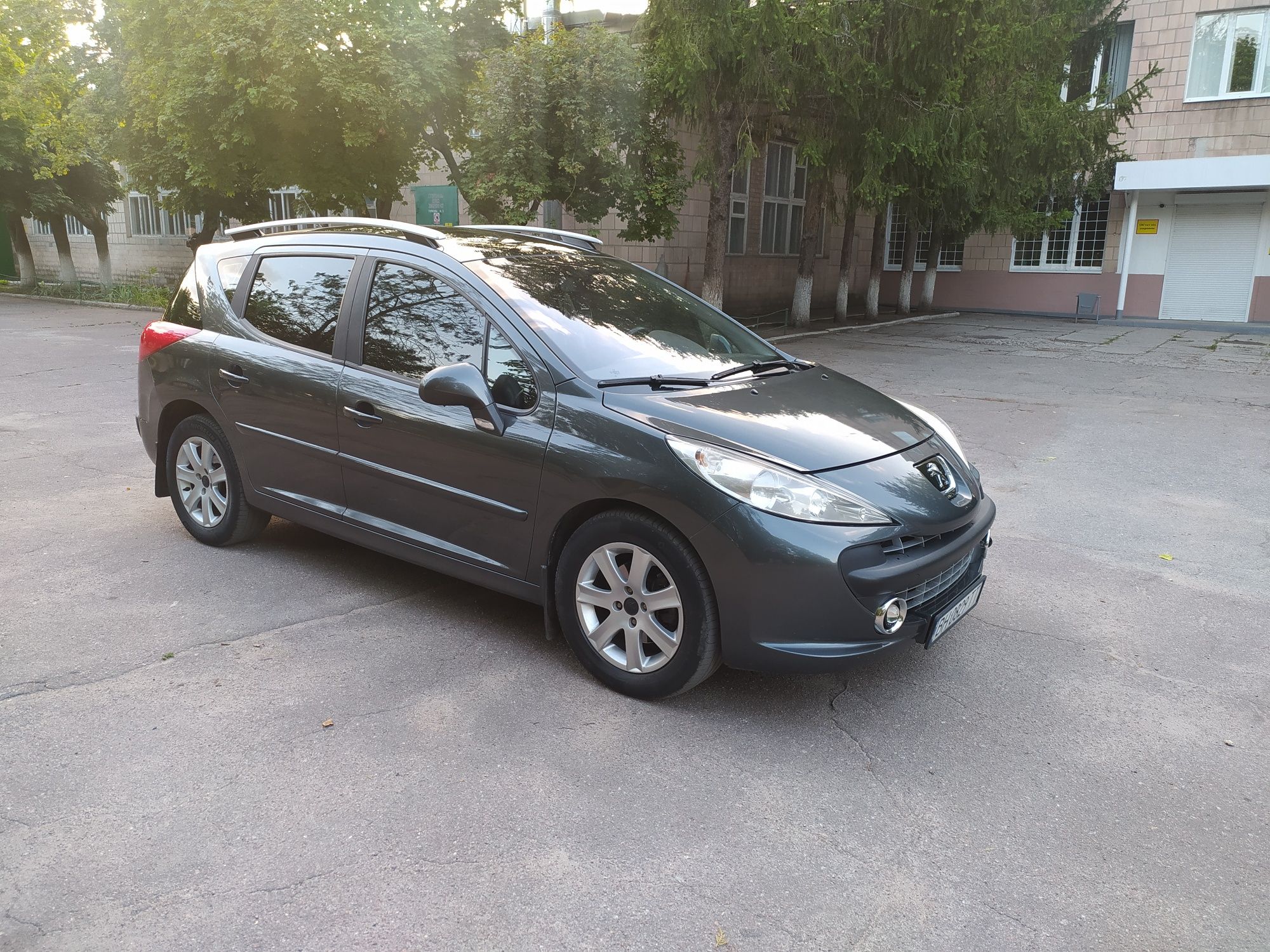 Продам Peugeot 207 sw 1.6 бензин