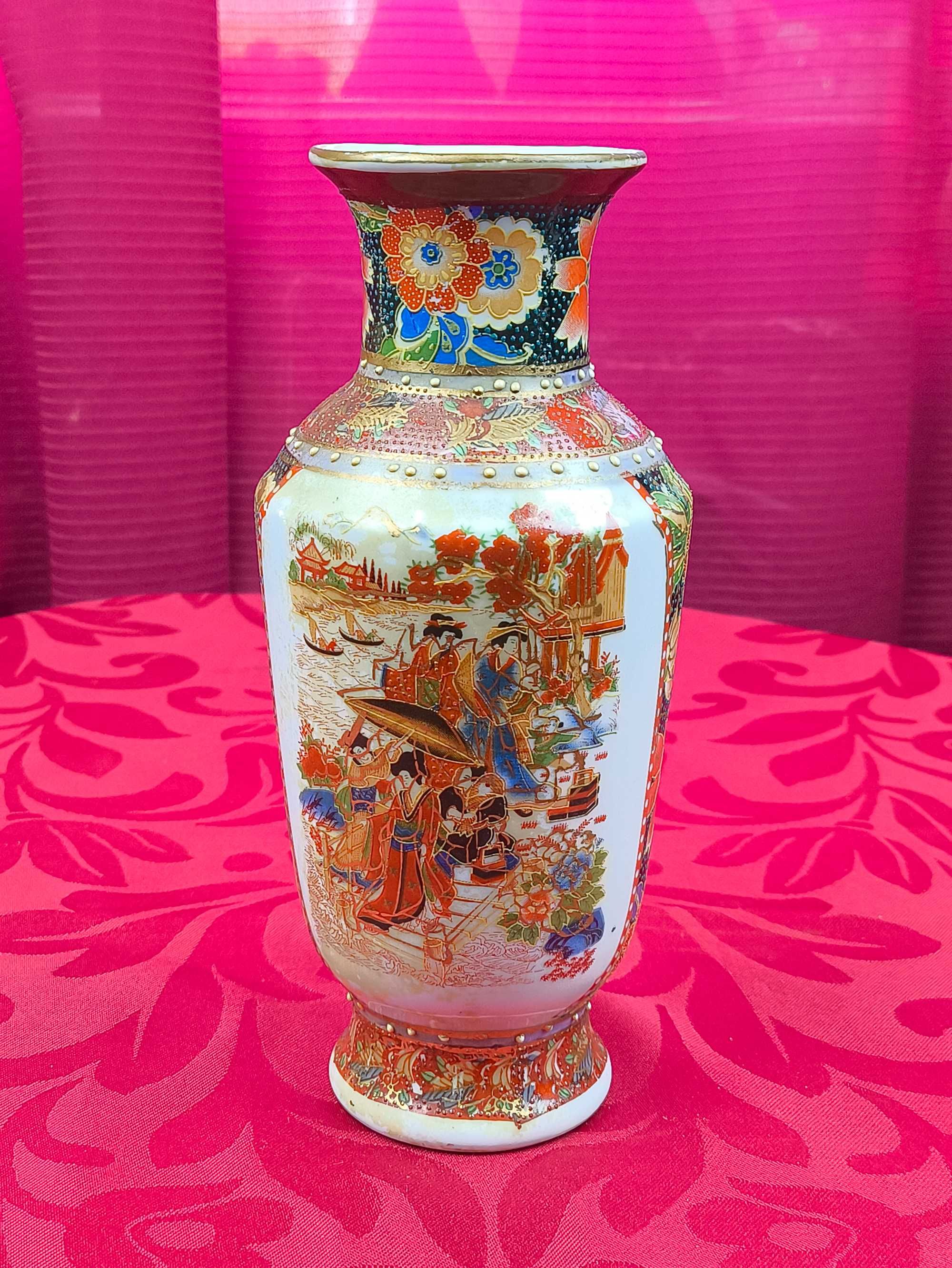 Chiński porcelanowy wazon