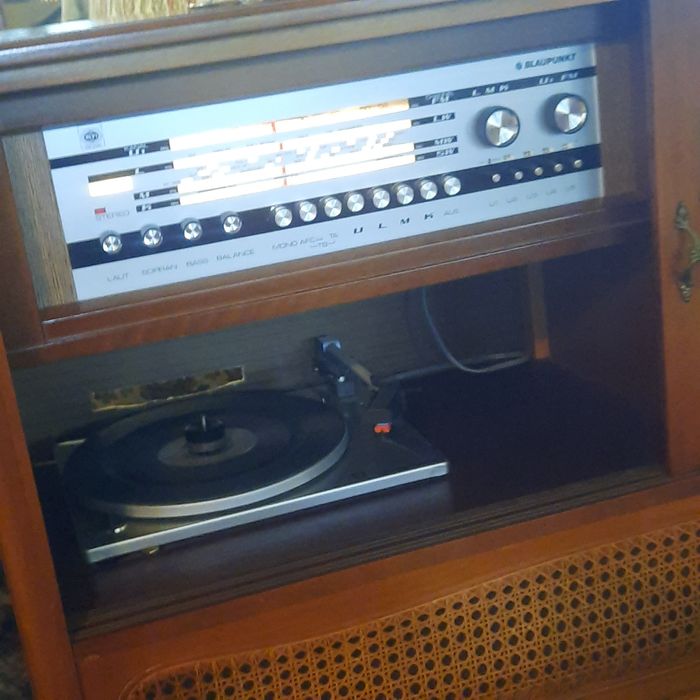 Piękna radiola ludwikowska radio z gramofonem sprawne