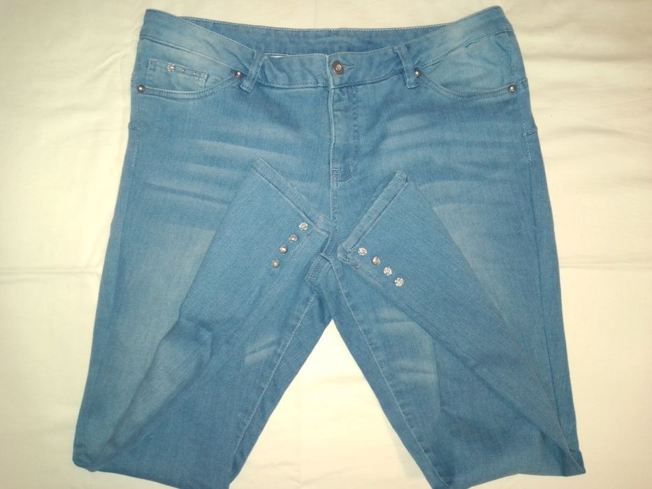 Женские голубые джинсы с потертостями, украшенные камнями, 54-56-58 р