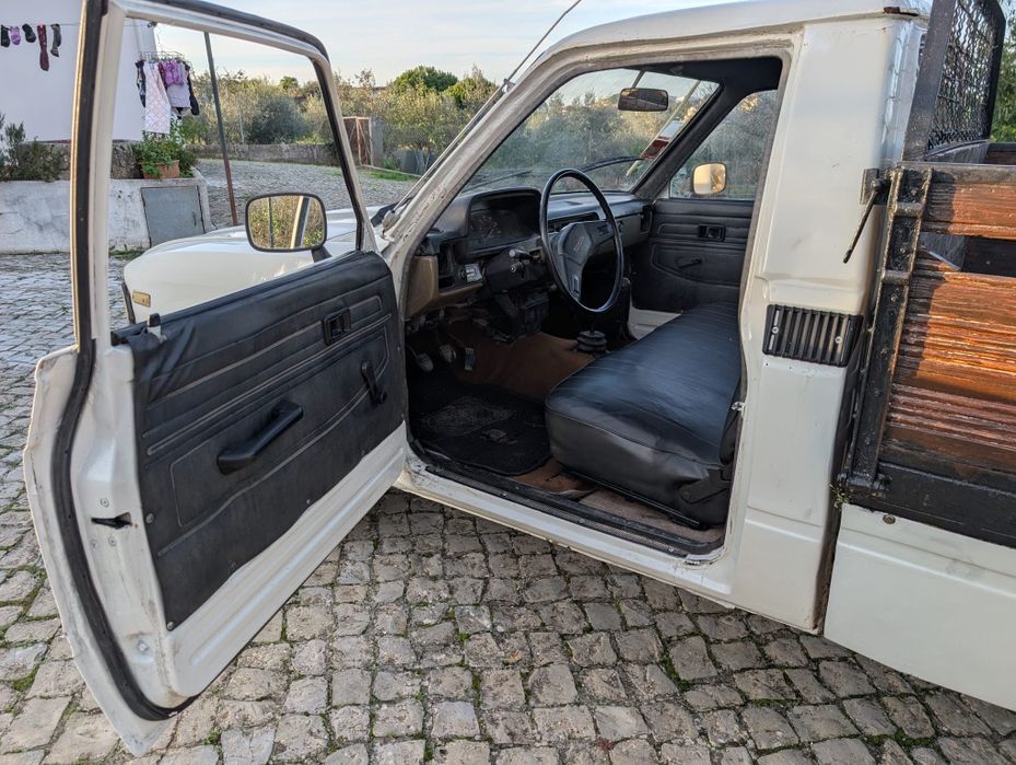 Vendo carrinha Toyota Hilux LN40