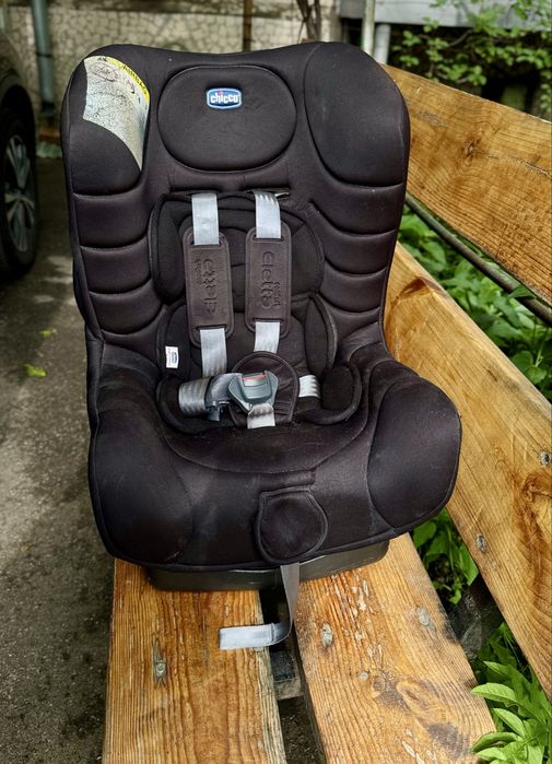 Дитяче автокрісло chicco чорний колір
