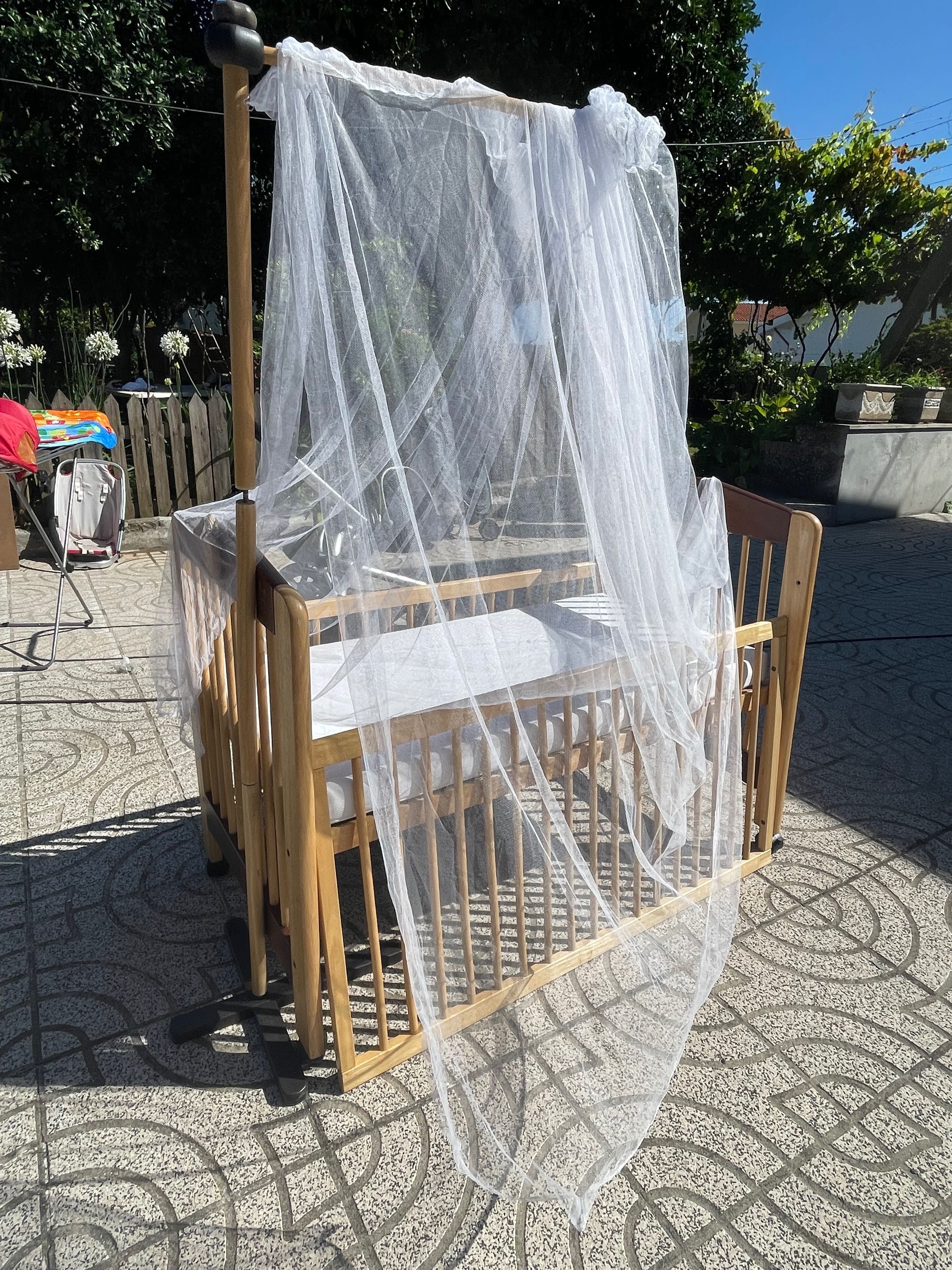 Cama/ berço madeira de criança com colchão