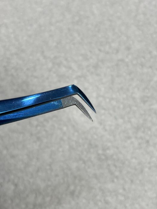 Пінцети для нарощування вій Vilmy та Design Lashes.