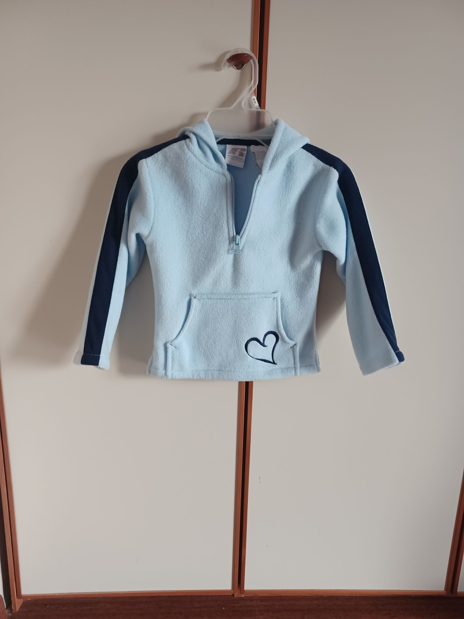 Błękitna bluza z kapturem dla dziewczynki na ok 4 lata