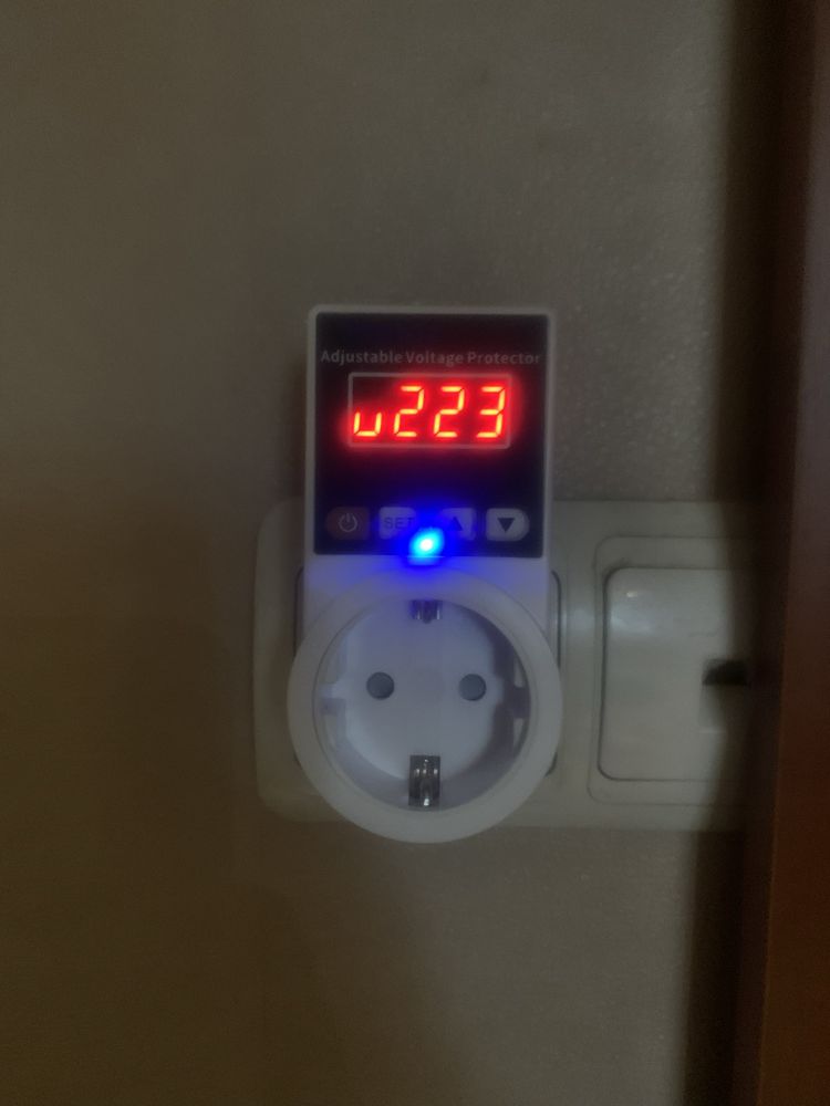 Реле напруги з дісплеєм Реле напруги