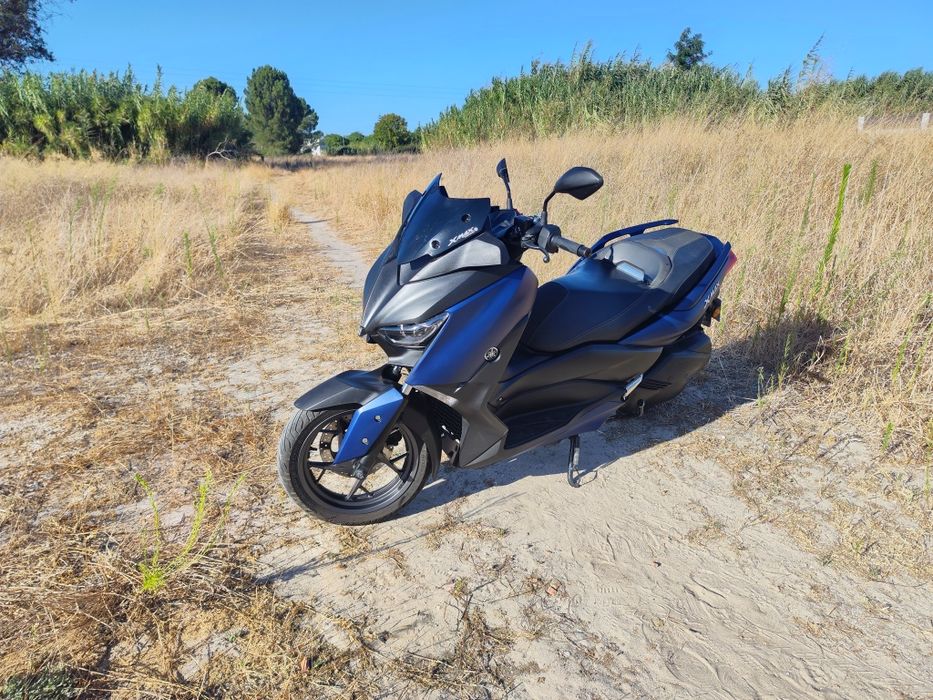 Yamaha Xmax 300 azul mate