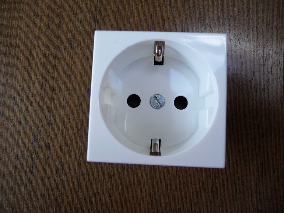 Gniazda Legrand  MOSAIC GN 2P+Z Schuko