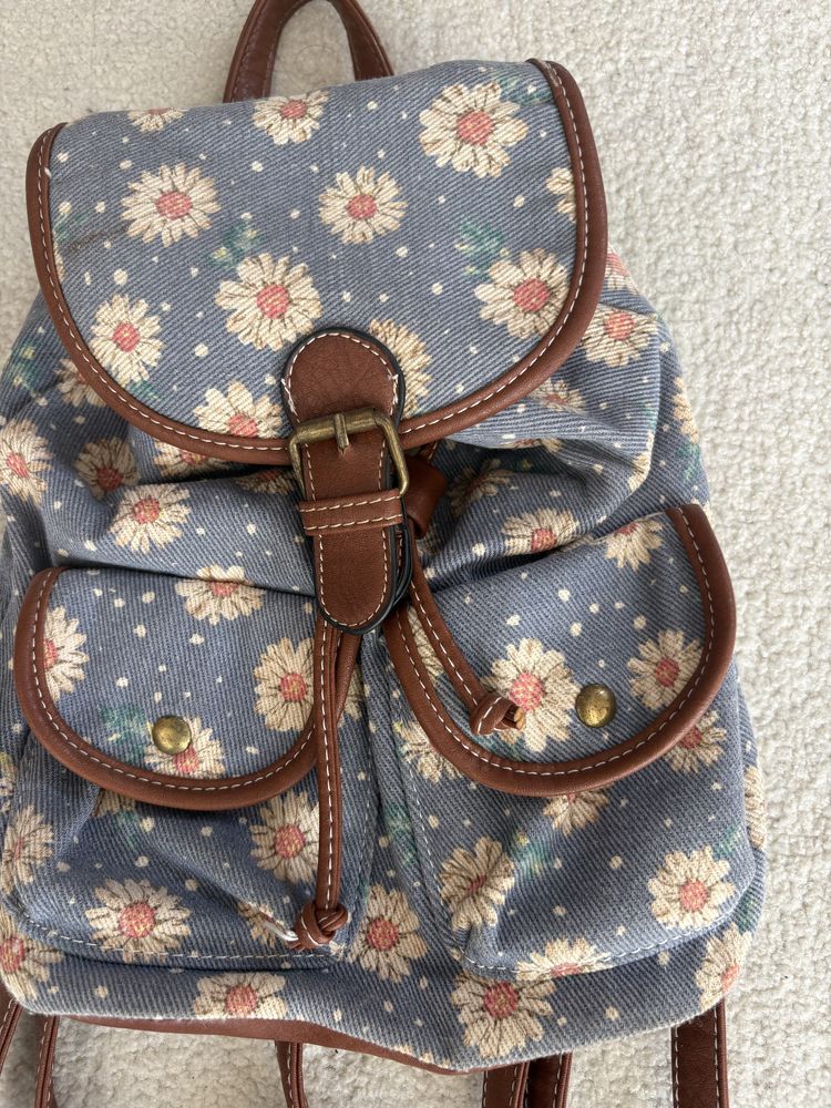 mochila azul flores
