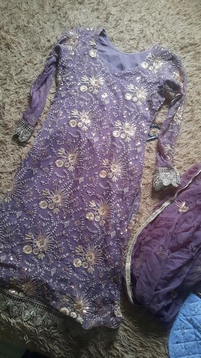 Национальная олеждв,сари и тд.