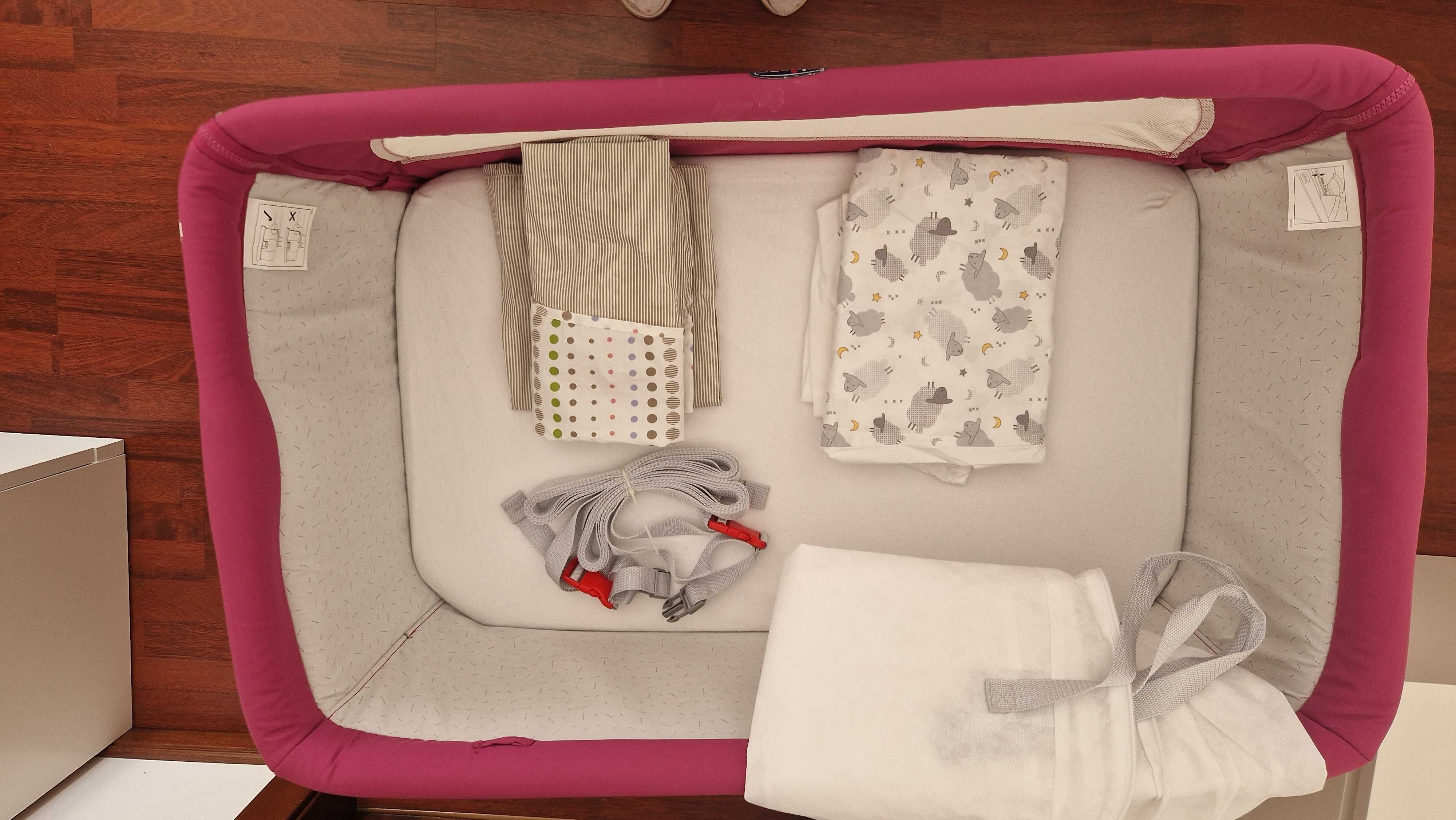 Next to me Chicco + 2 conjuntos de roupa de cama
