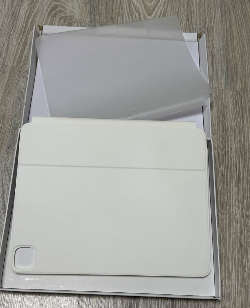 Чехол клавиатура Magic Keyboard  iPad pro 13  жесткий