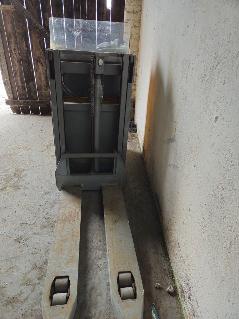 Sztaplarka Jungheinrich ESD 120