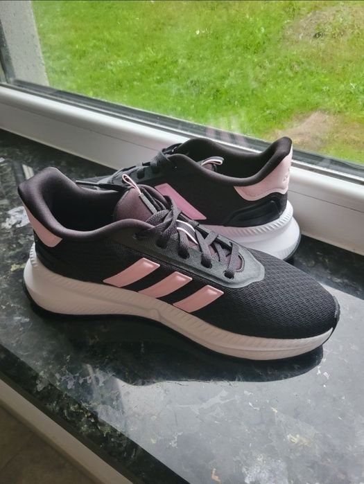 Кросівки adidas 38.5