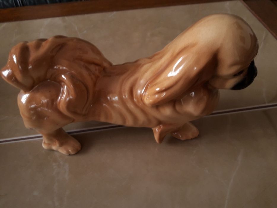 Porcelanowy pies Pekińczyk