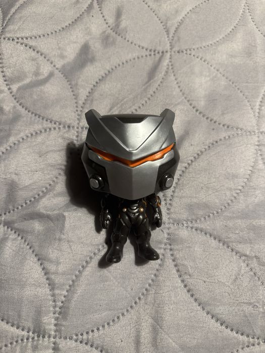 4 bonecos Pop funko de fortnite
