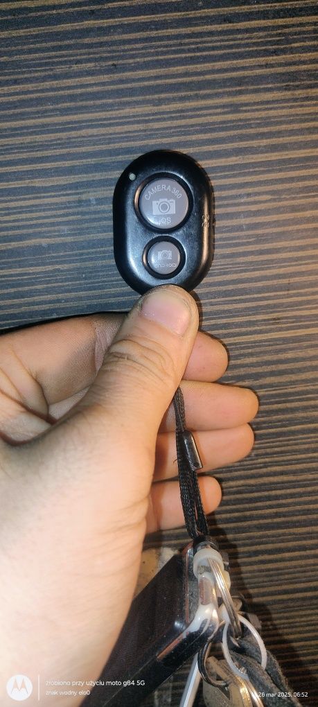 Kijek, stick 1m wysuwany do robienia selfie, posiada lampe LED pilot