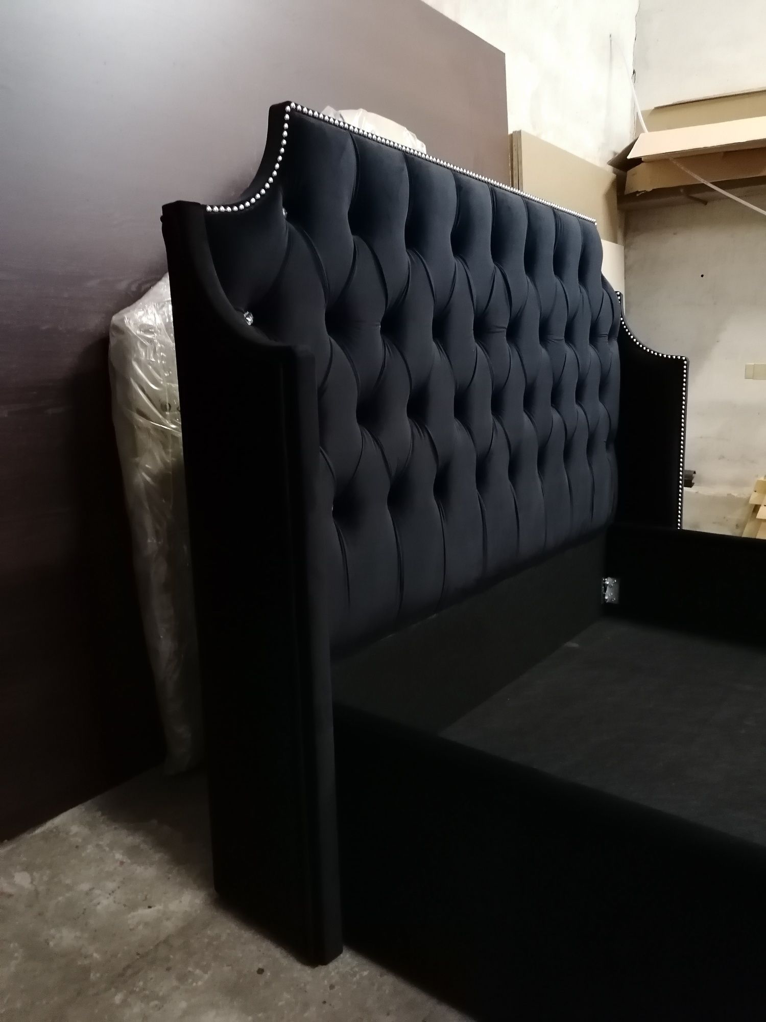 Łóżko pikowane glamour welwet swarowski kryształki chrom pinezki