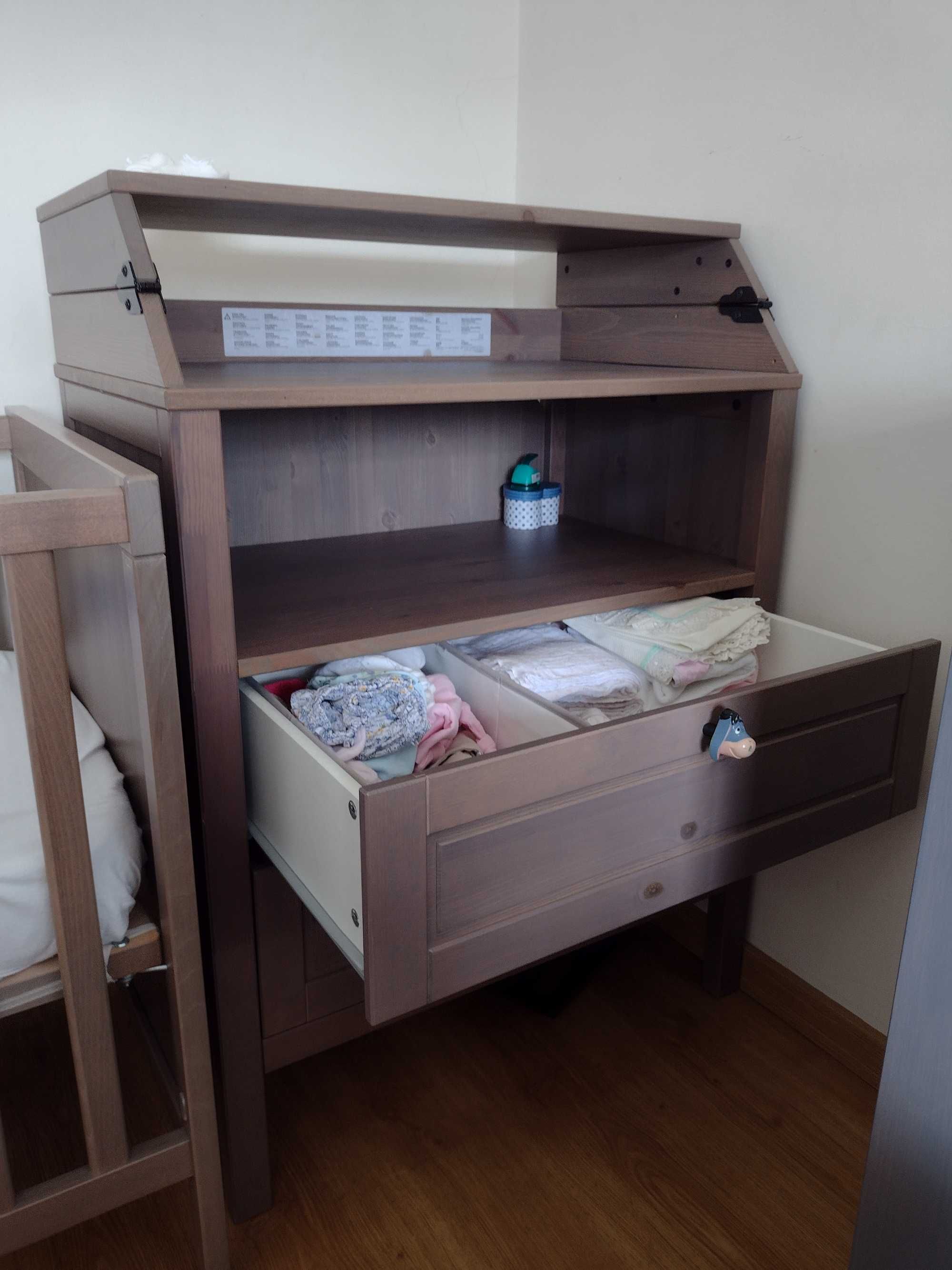 Berço/cama de grade com trocador/cómoda Sundvik Ikea