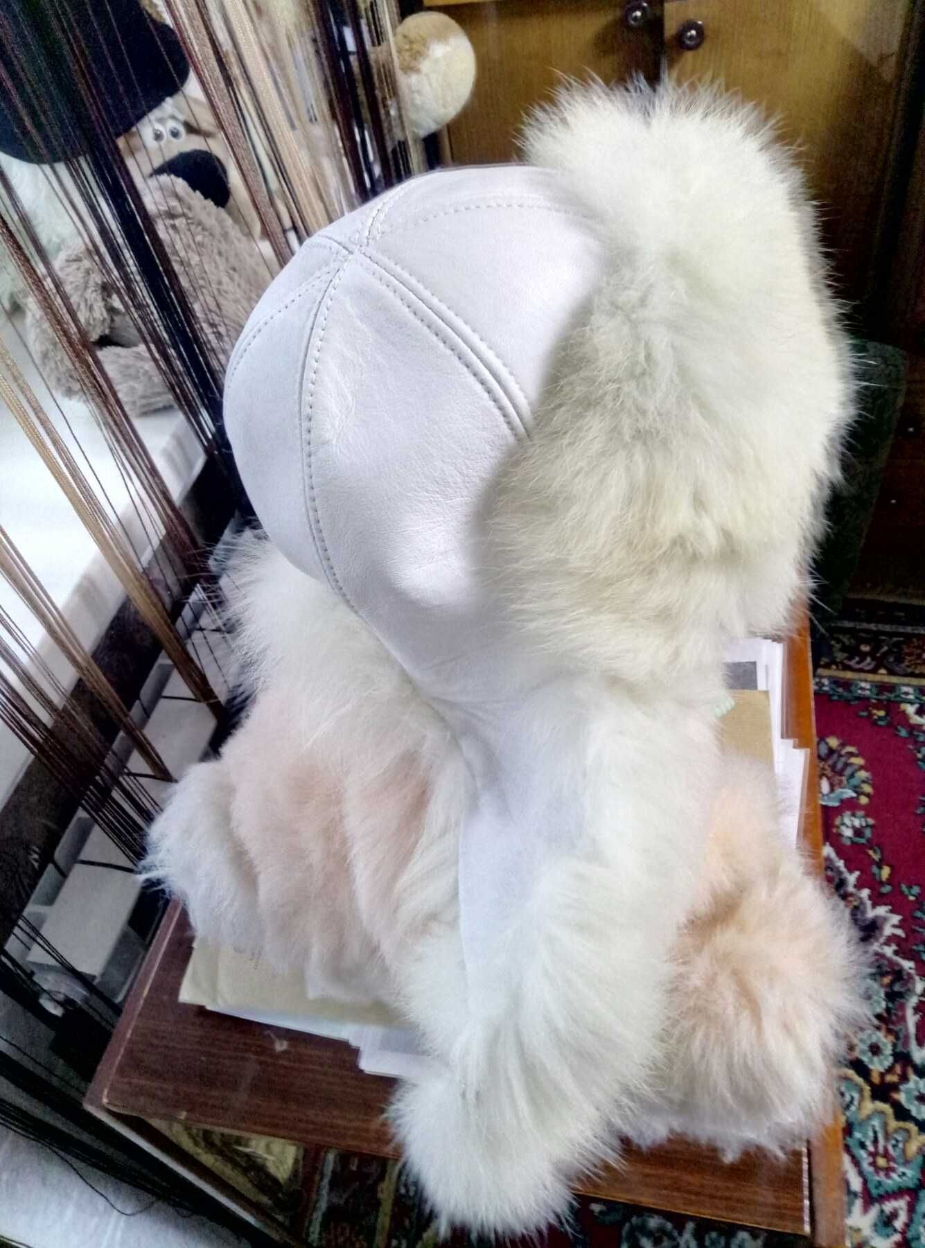 Женская шапка зимняя из кожи