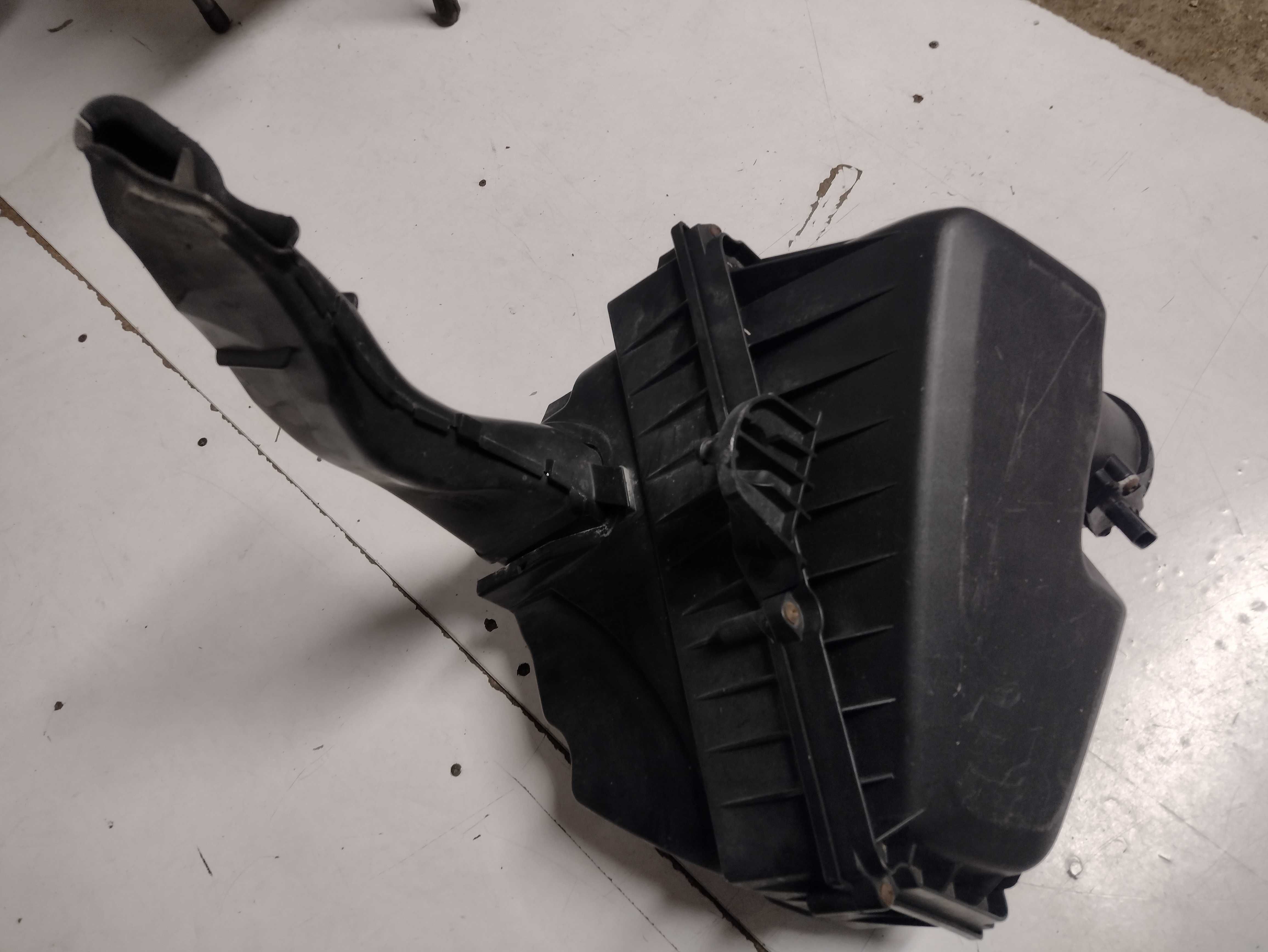 Ford Mondeo mk4 obudowa filtra 2,0 TDCI