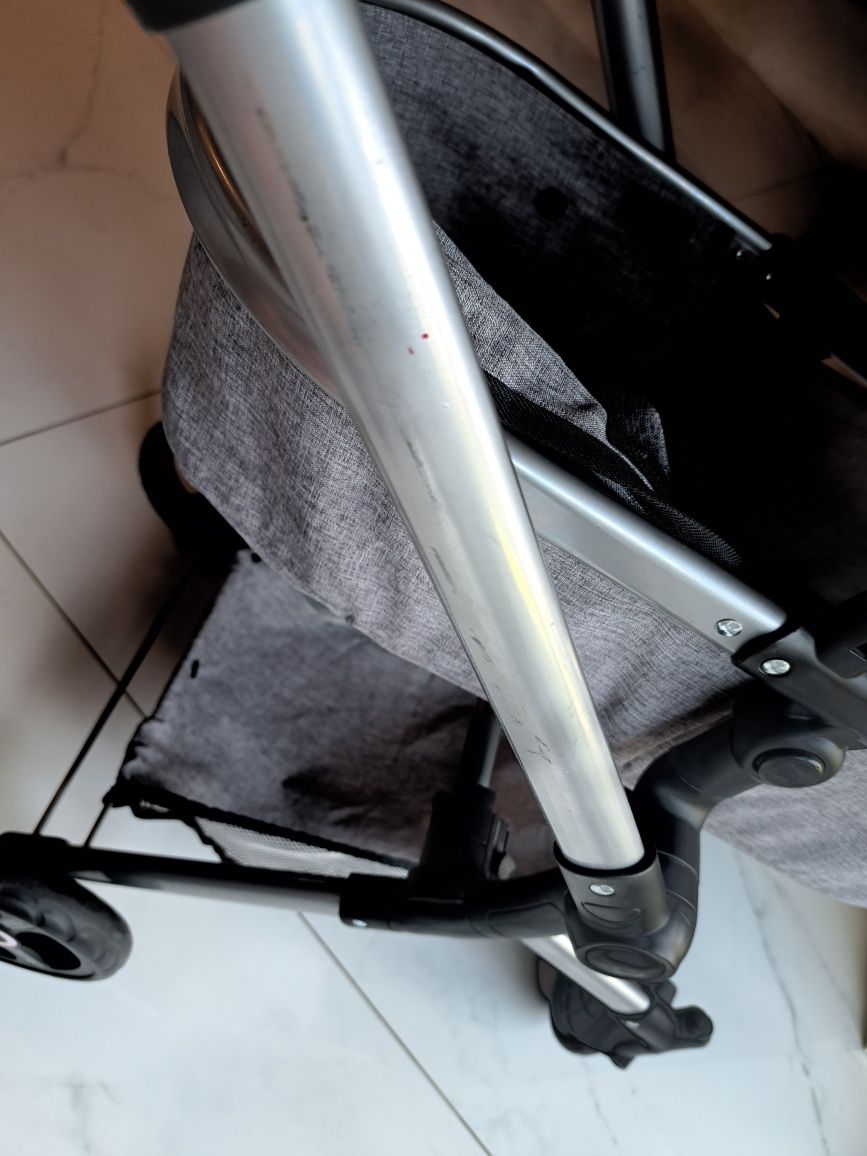 Wózek dla lalek głęboko spacerowy