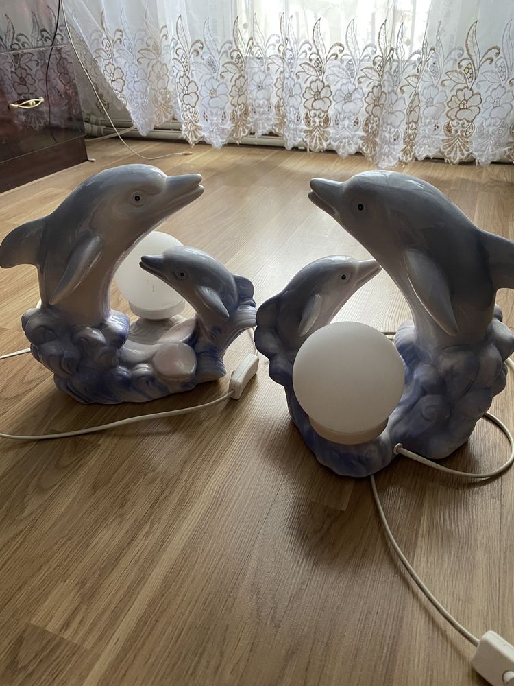Світильники у вигляді дельфінів