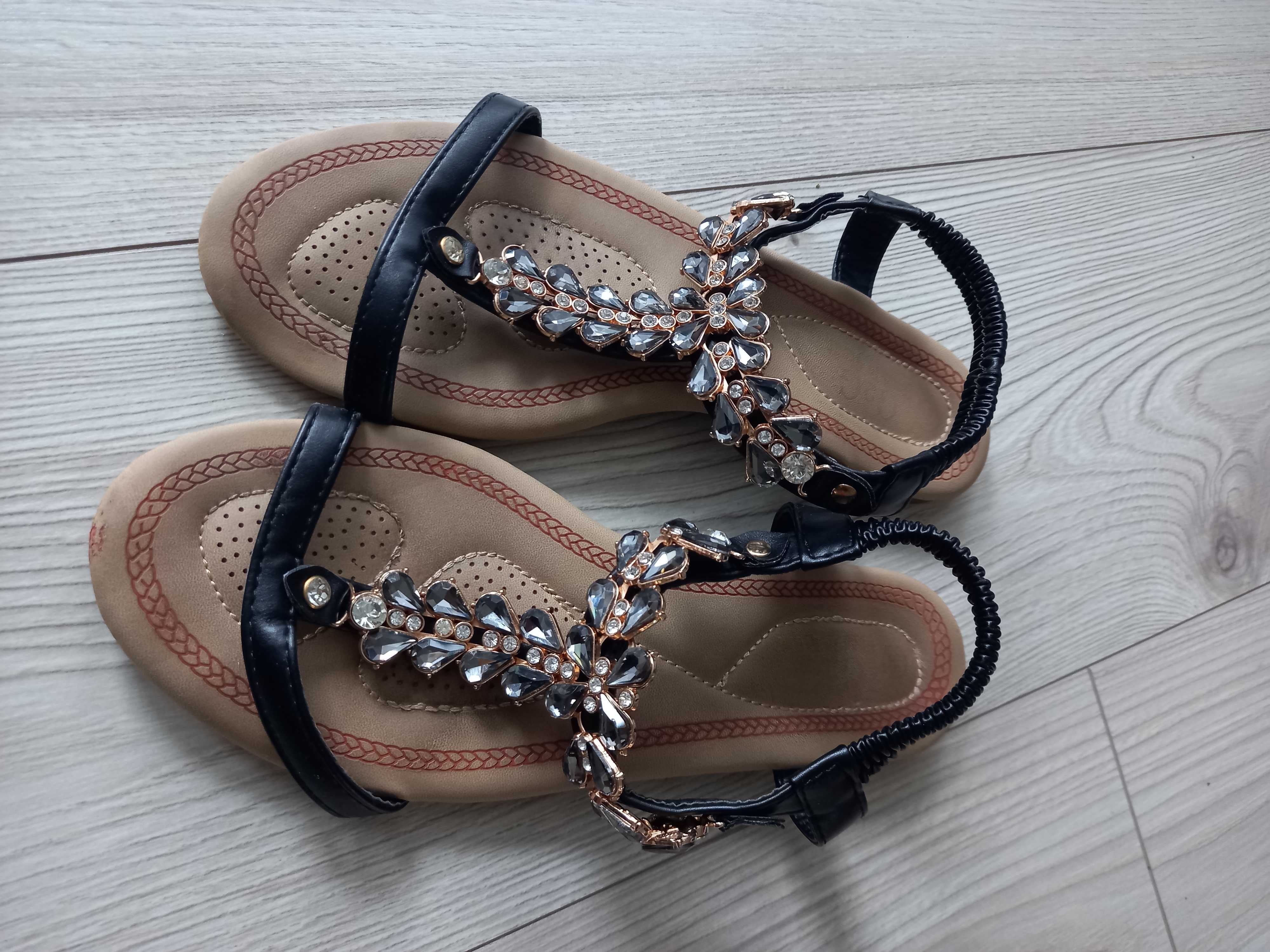 Sandały damskie z cyrkoniami  używane, rozmiar 37 (wkładka 24 cm)