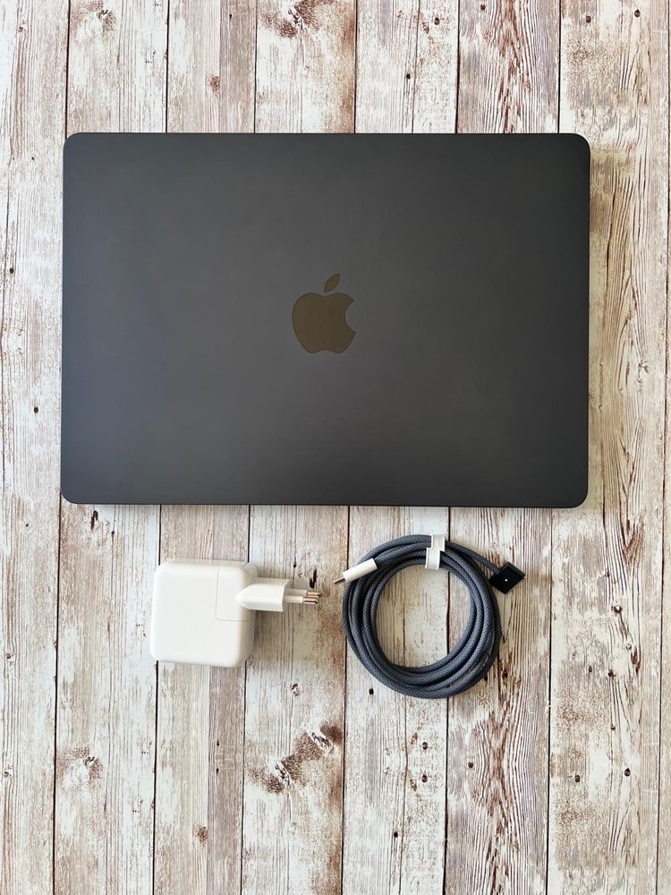 MacBook Air Laptop + Rato Logitech
