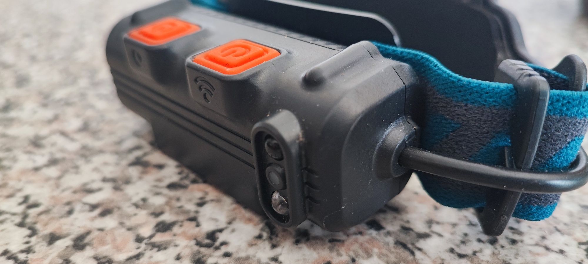 Lanterna de cabeça com sensor de movimento