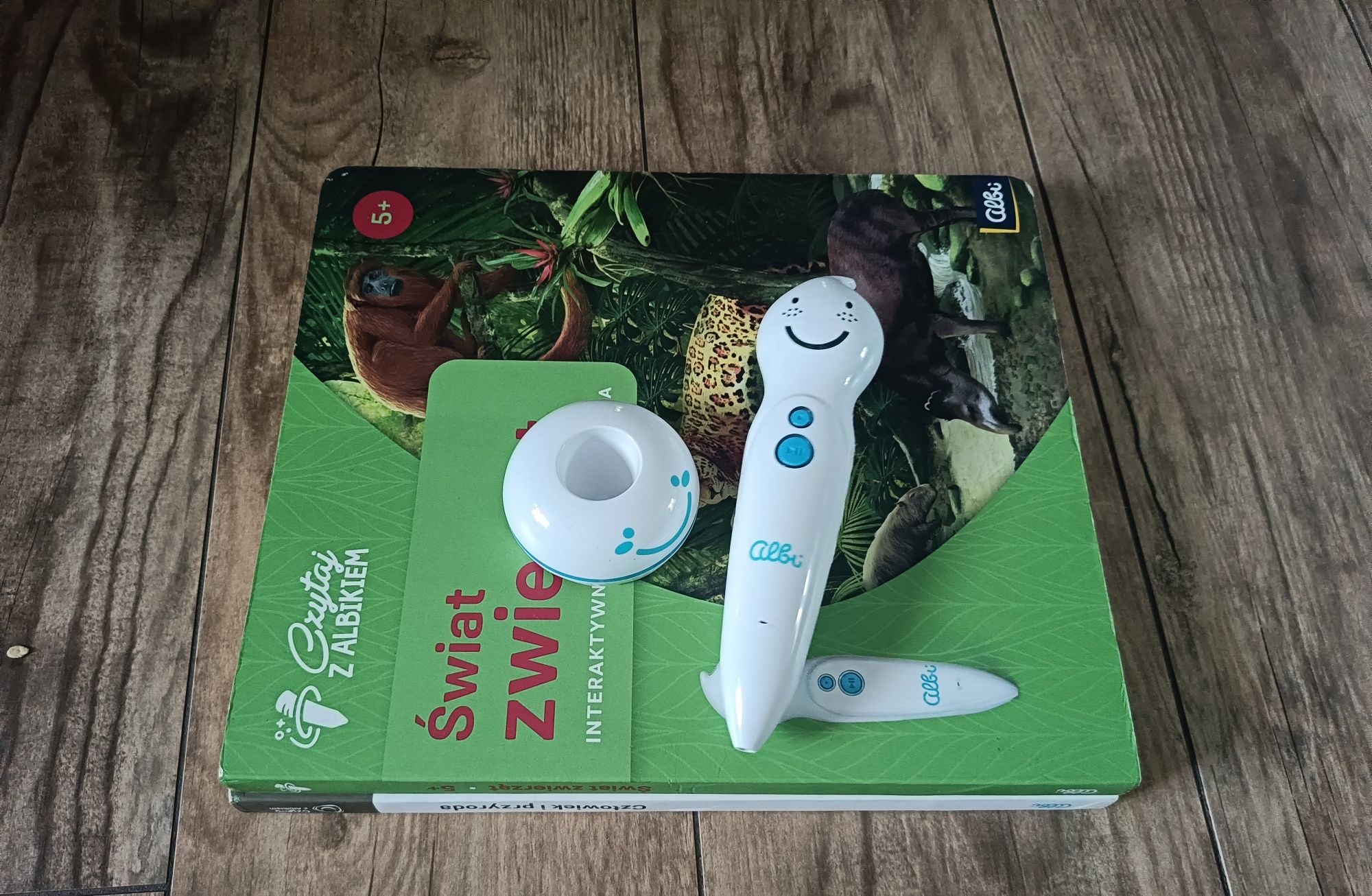 Pióro albik i 2 książki