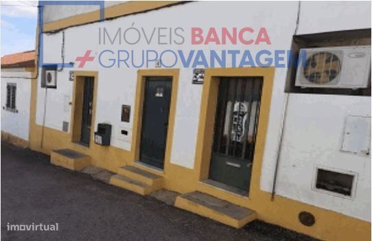Apartamento no 1º andar localizado no centro de Viana do Alentejo