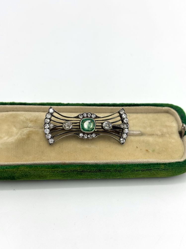 Broszka Art Deco z brylantami i Szmaragdem