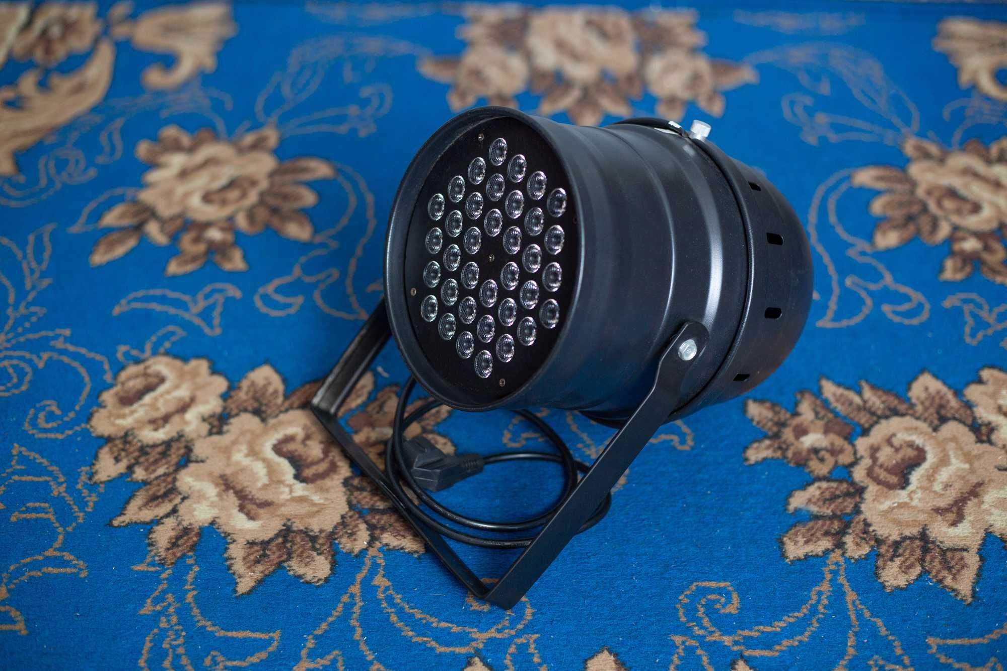 Світло для сцен, кафе, весільних музикантів. New Light NL 1202C(36*3W)